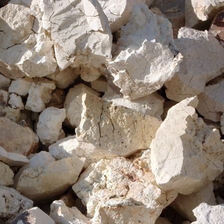 Lumpy CaO Refractory Materials Heat Insulating Aluminous Laterite 1780 C