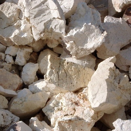 Lumpy CaO Refractory Materials Heat Insulating Aluminous Laterite 1780 C